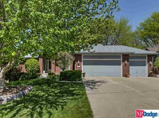 512 Deer Run Ln, Papillion, NE 68046