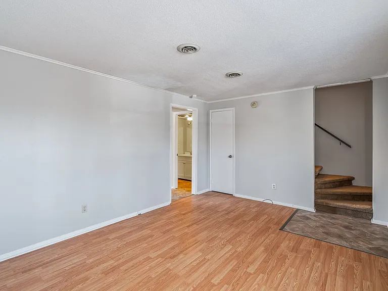 302 Wakefield Rd #B — Photo 3