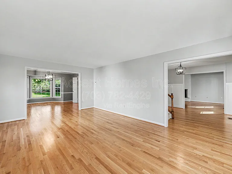8942 Kenilworth Dr — Photo 3