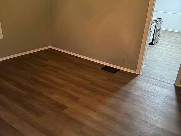 4th image of 1134 Western Ave