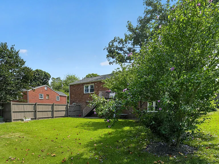 3919 N Chesterbrook Rd — Photo 24
