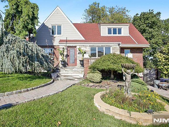 2nd image of 272 Standish Avenue