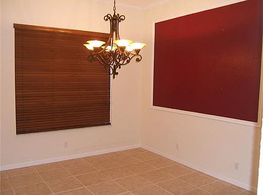 5th image of 4802 Victoria Cir
