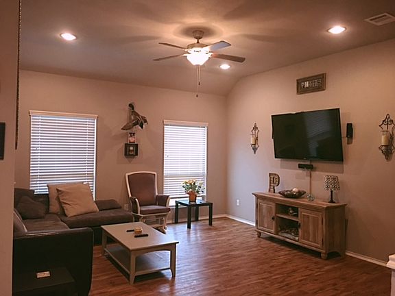 3rd image of 3708 Mariposa Ct