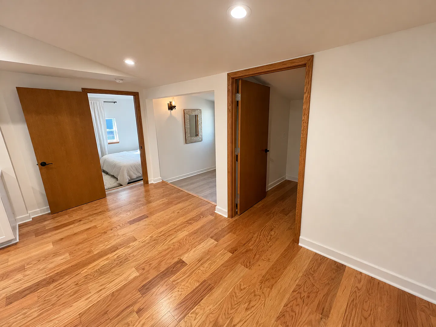 Completely Remodeled 2-Bedroom Home Near Lincoln Park — Photo 4