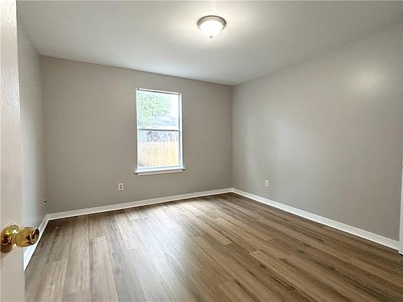 5th image of 2325 Louisiana Ave