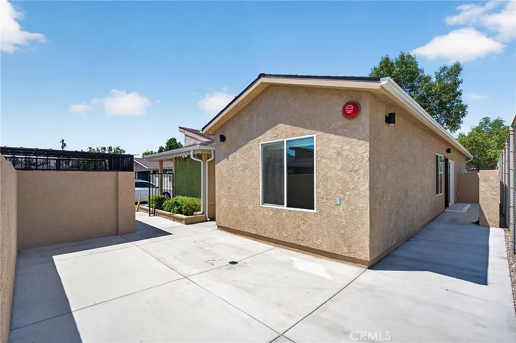 2 bed, 840 sqft, $2,250 — Photo 2