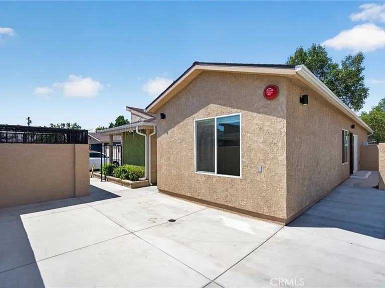 8414 Burnet Ave — Photo 19