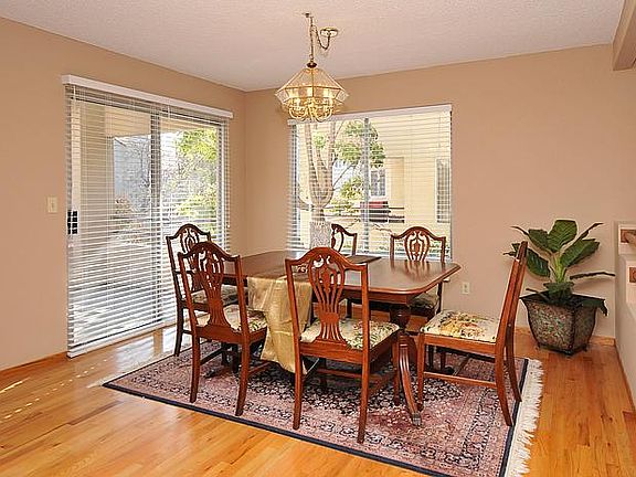 2nd image of 14 E Court Ln
