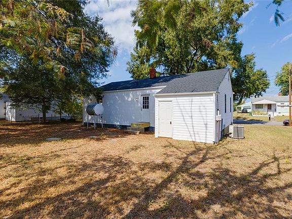 4th image of 3204 Sussex Dr