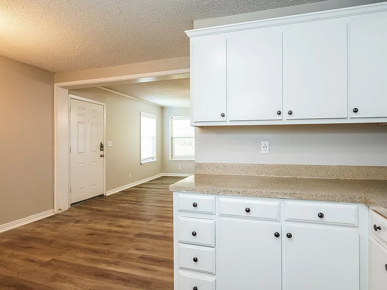 505 Plainview Dr — Photo 8