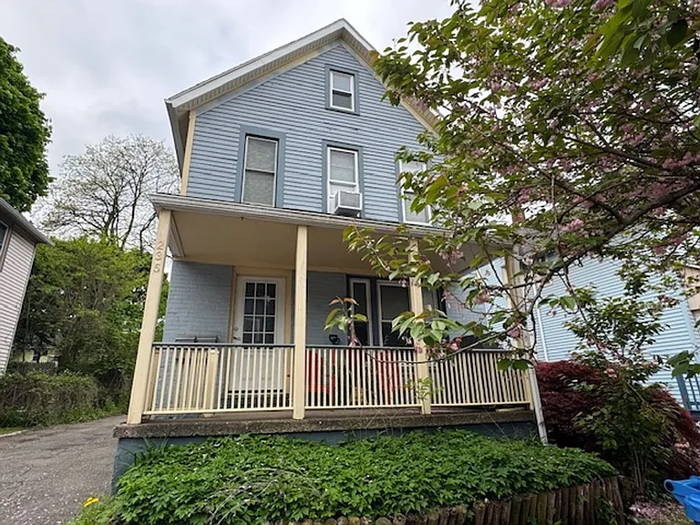 235 Henrietta St — Photo 1