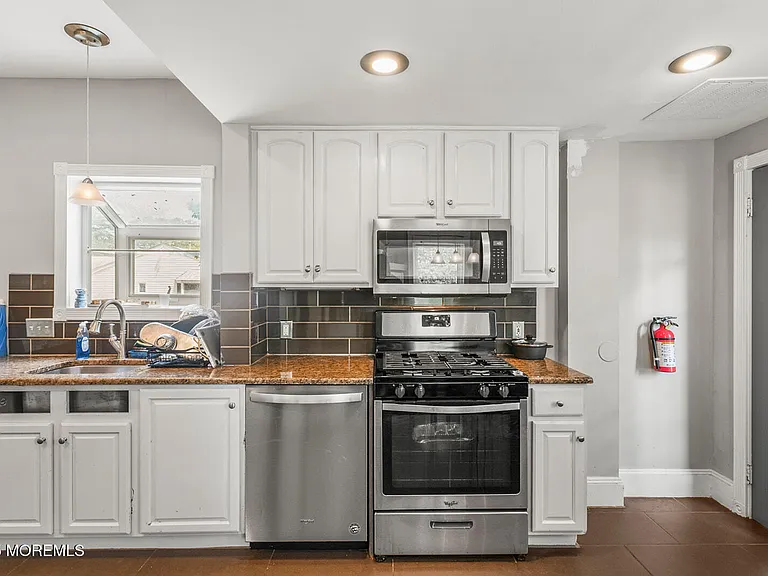496 W Park Ave — Photo 10