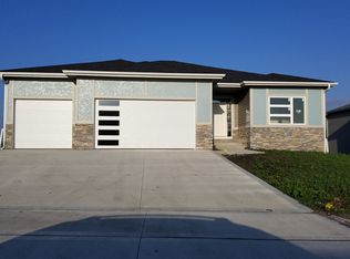 790 NE Elk Run Dr, Waukee, IA 50263