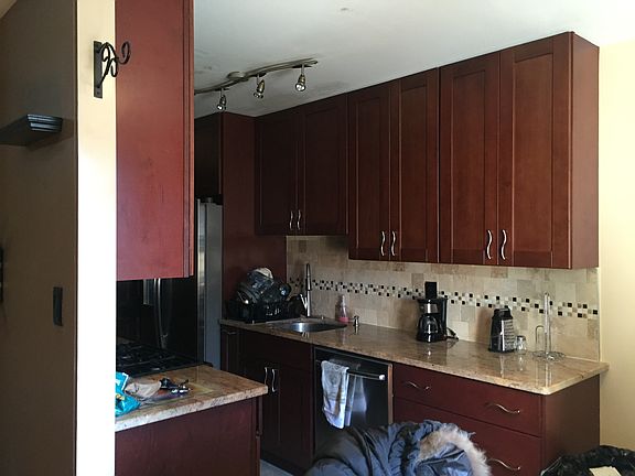 4th image of 15 Oak St