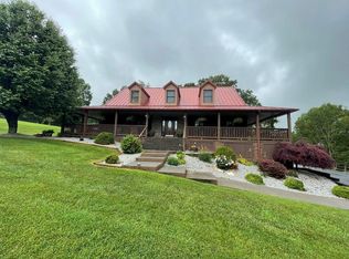 207 Knobs Ln, Cedar Bluff, VA 24609
