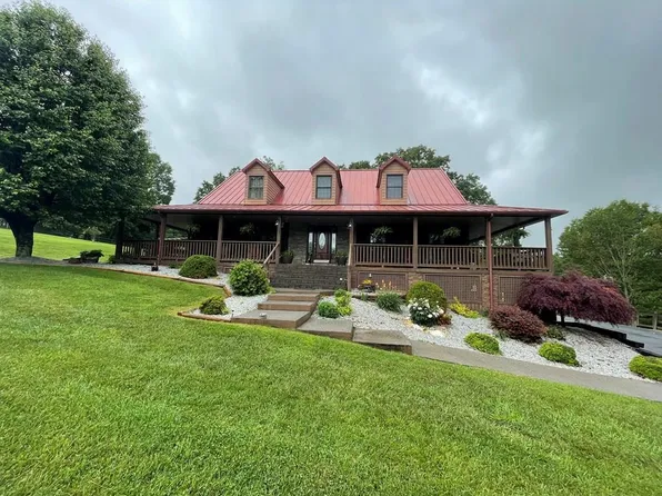 207 Knobs Ln, Cedar Bluff, VA 24609
