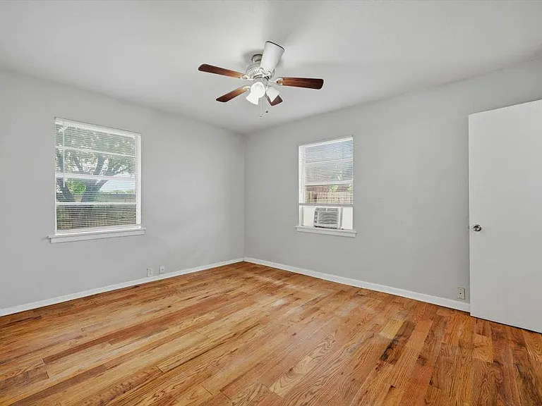 2521 N Hickory St — Photo 20