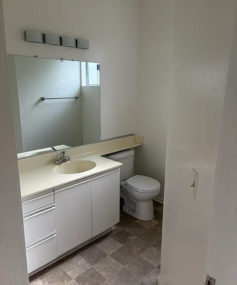 450 N Van Ness Ave #105 — Photo 9