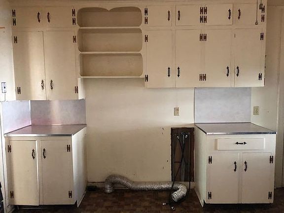 3rd image of 852 E Boswell St
