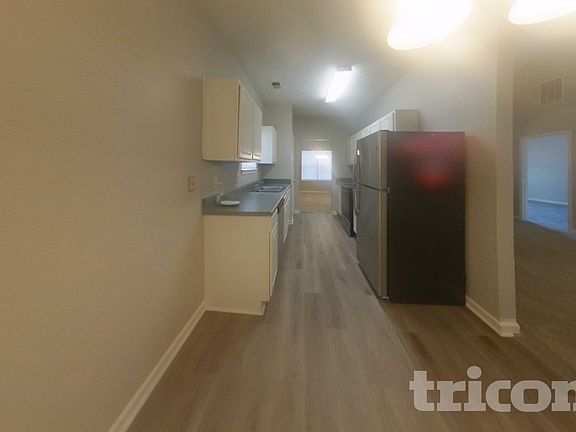 4th image of 4054 Robin Cir