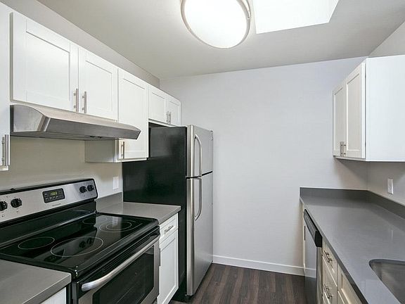 Remodeled kitchen w/ new stainless steele appliances