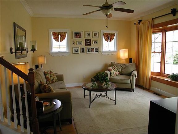 2nd image of 1112 Sharon Ave