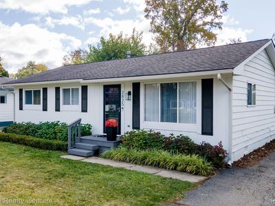 2825 Wall St, Keego Harbor, MI, 48320