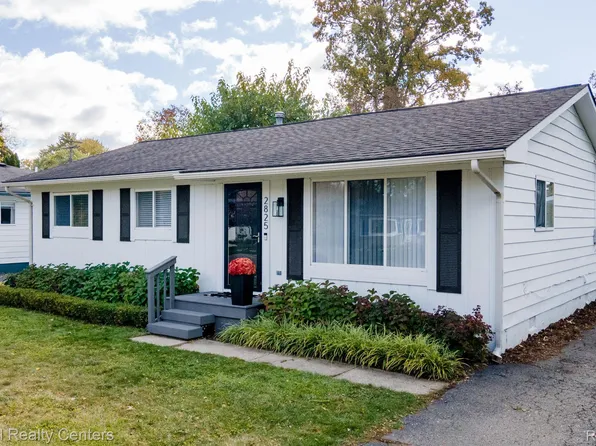 2825 Wall St, Keego Harbor, MI 48320