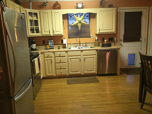 2nd image of 100 Caroway Ct