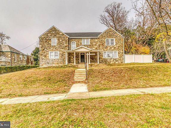 4th image of 5011 Woodbine Ave