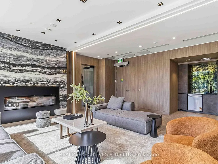 8188 Yonge St #501 — Photo 12
