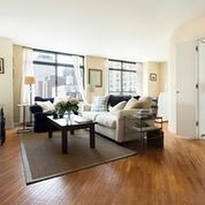 Sold by BSD Realty Worldwide Inc | media 17