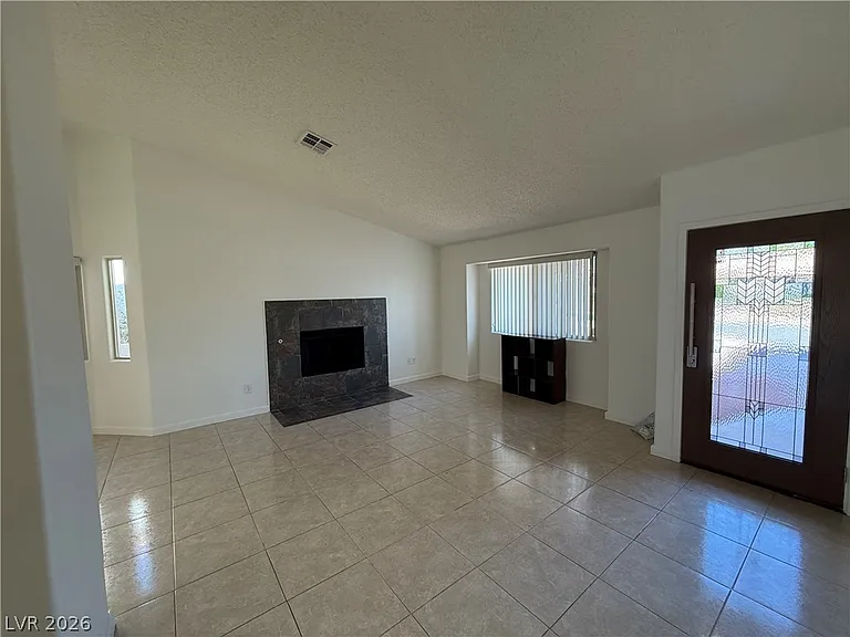 488 Chelsea Dr — Photo 3