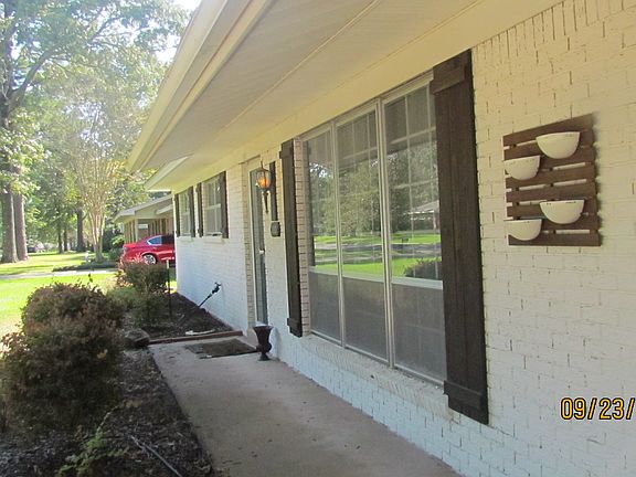 3rd image of 1302 Cypress St
