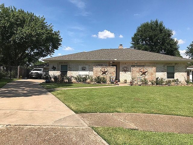1st image of 1703 Shannon Valley Dr