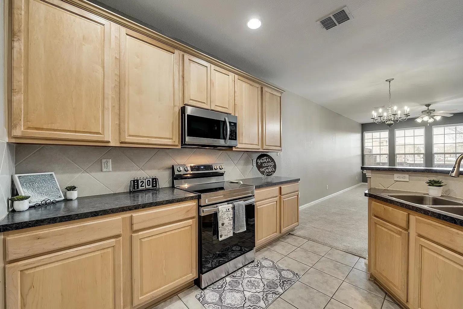 4 bed, 1867 sqft, $2,775 — Photo 3