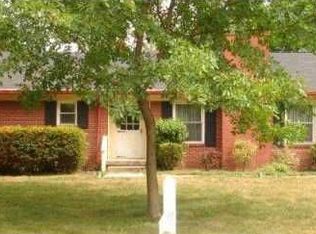 18 Circle Dr, Carmel, IN