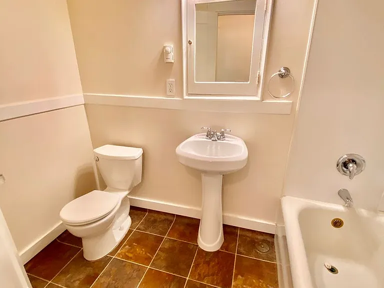 Washington Irving Apartments — Photo 3