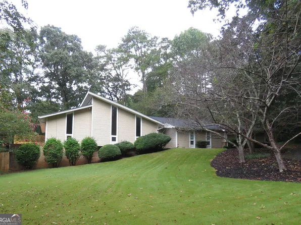2079 Silversmith Ln, Stone Mountain, GA 30087