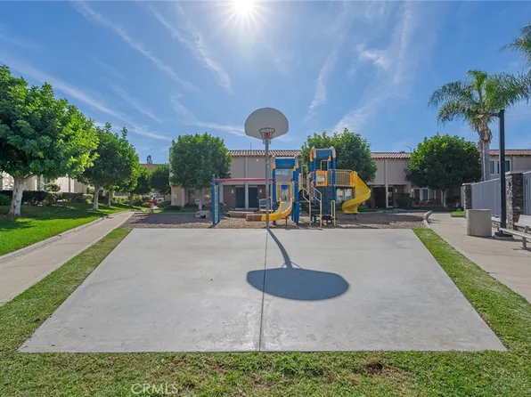 700 W La Veta Ave Unit P15, Orange, CA 92868