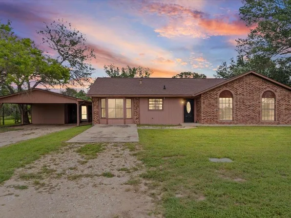 650 W Austin St, Luling, TX 78648