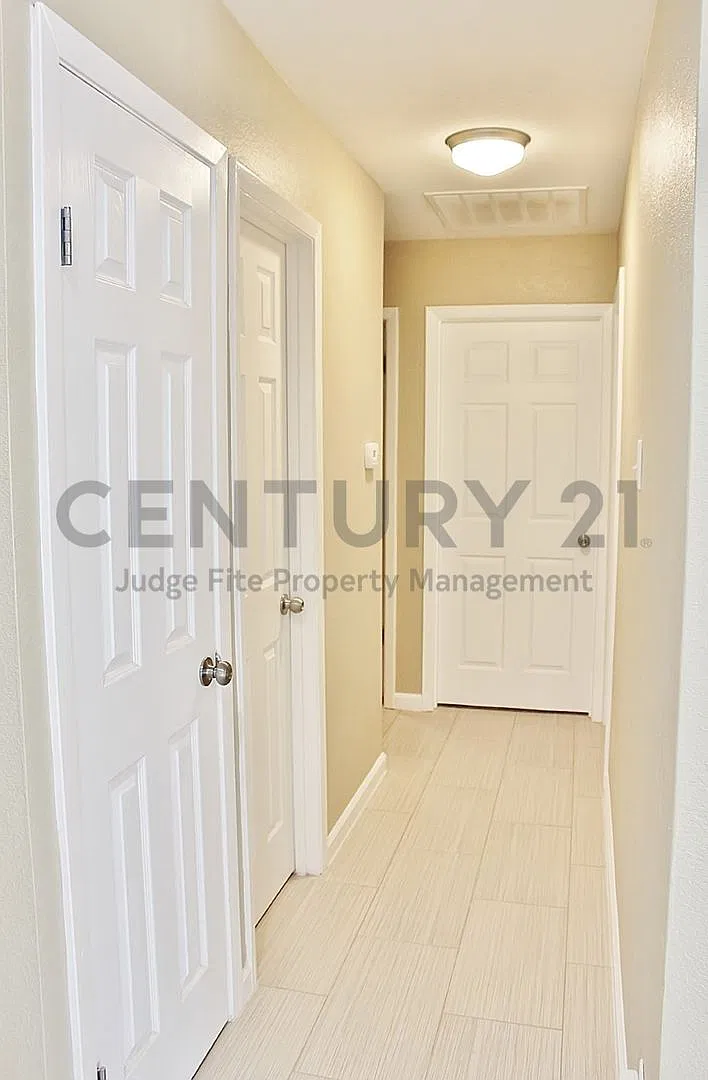 Lovely 3/2/2 in Duncanville For Rent! — Photo 3