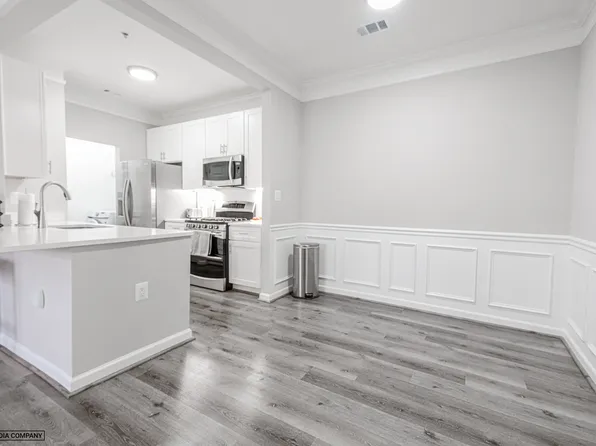 502 Sunset View Ter SE Unit 107, Leesburg, VA 20175