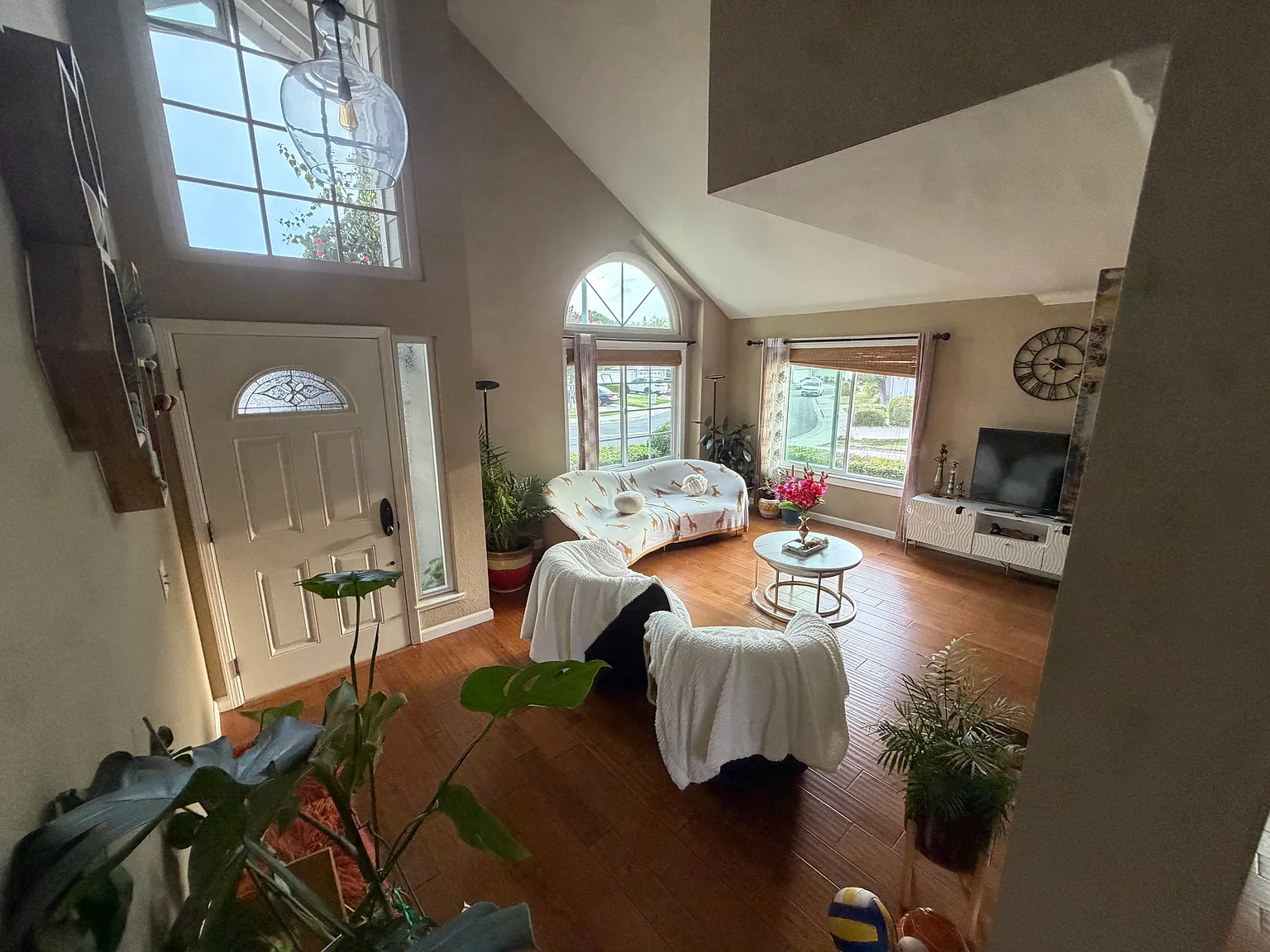 3 bed, 1981 sqft, $4,700 — Photo 3