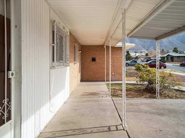 213 Clairemont Dr — Photo 22