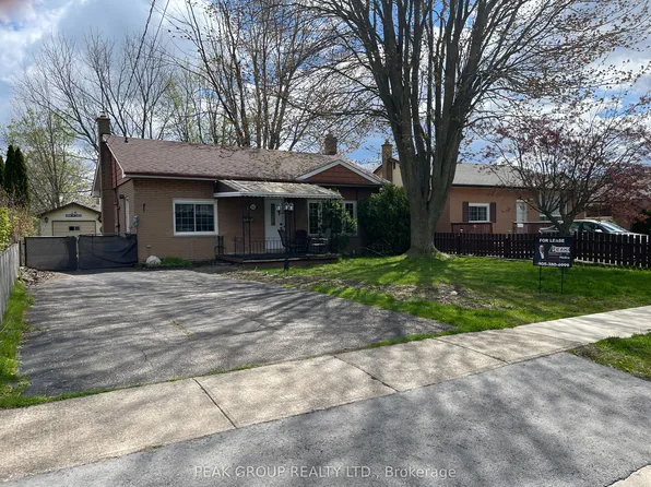 7452 Marieclaude Ave, Niagara Falls, ON L2G 5L9