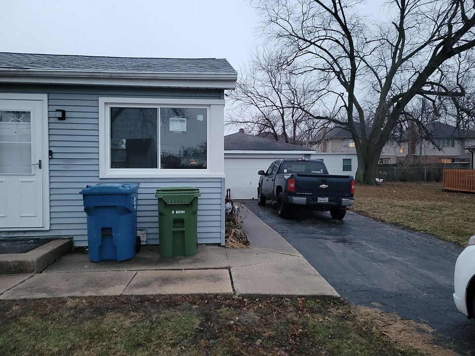 2nd image of 5819 W 89th Pl