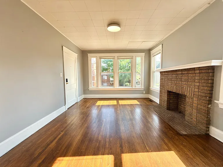 1815 Clarion Ave — Photo 3