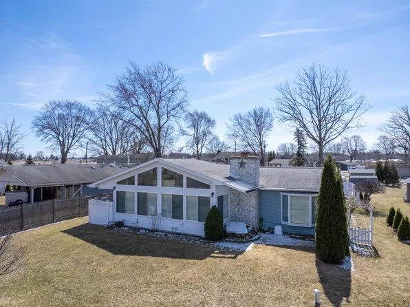 296 Island Dr, Beaverton, MI 48612